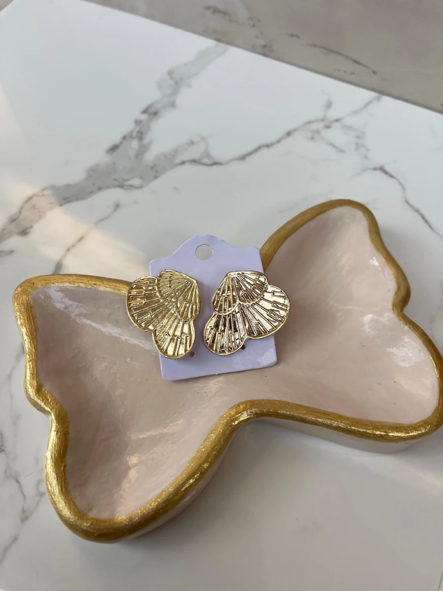 Alas de mariposas doradas