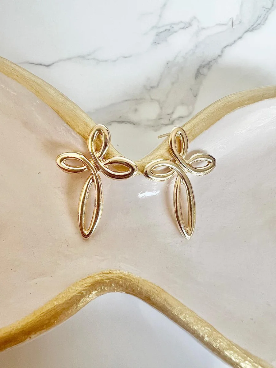 Aretes esquinas redondas forma cruz dorados