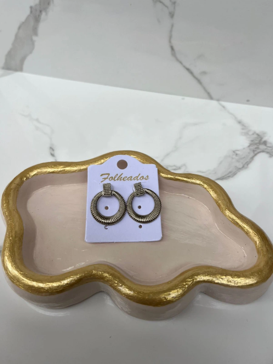 Argollas pequeñas con detalles lineas