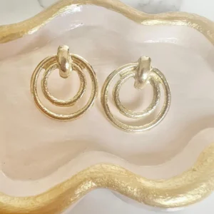 Argollas dobles con circulo dorado