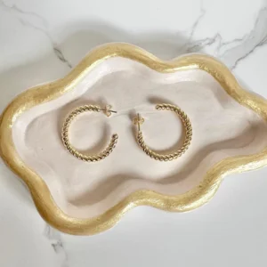 Argollas pequeñas doradas trenzadas