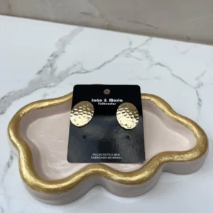 Botón ovalado dorado
