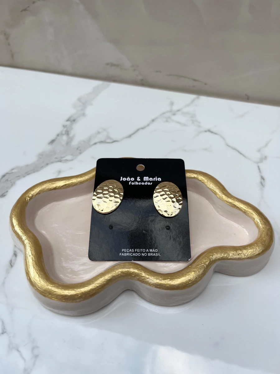 Botón ovalado dorado