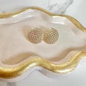 Botón pequeño con huequitos dorados