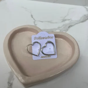 Corazón fino hueco plateado