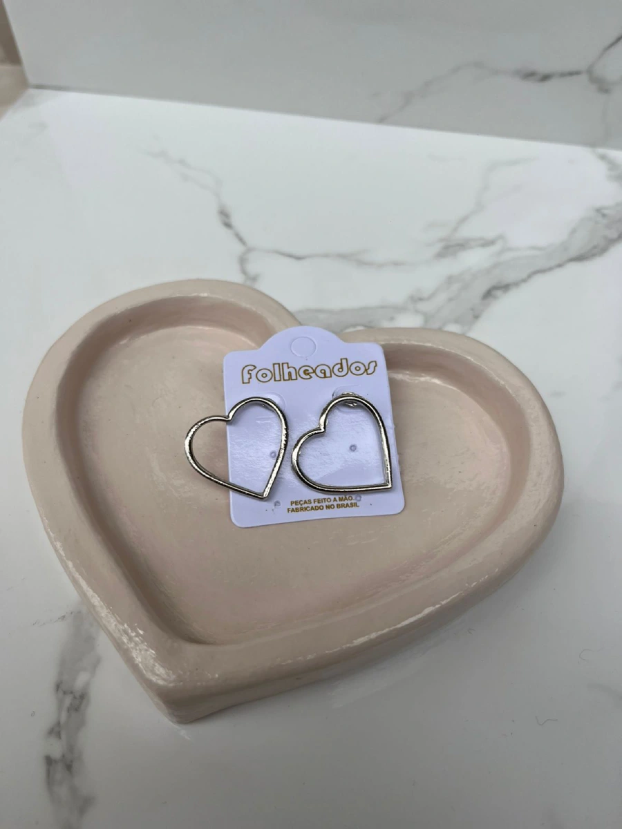 Corazón fino hueco plateado