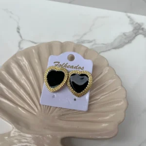 Corazón relleno negro con borde dorado