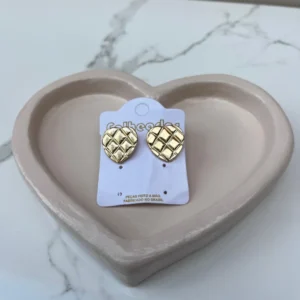 Corazoncitos triángulos dorados