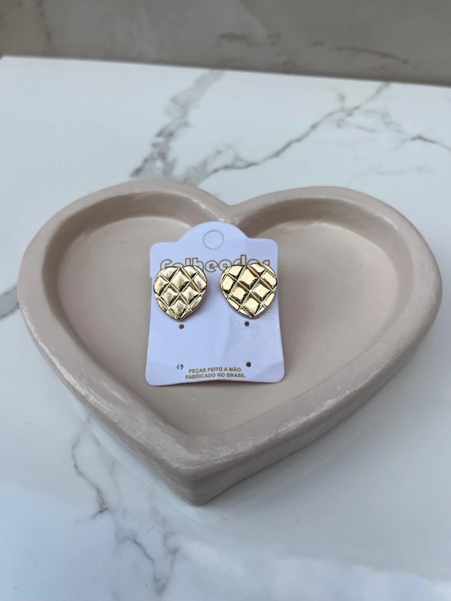 Corazoncitos triángulos dorados