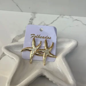 Estrellas de mar grandes doradas