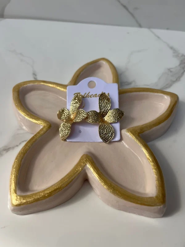 Flor con puntitos