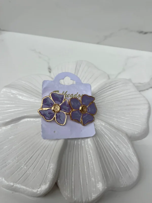 Flor lila con dorado y detalles