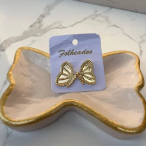 Mariposas doradas iguales