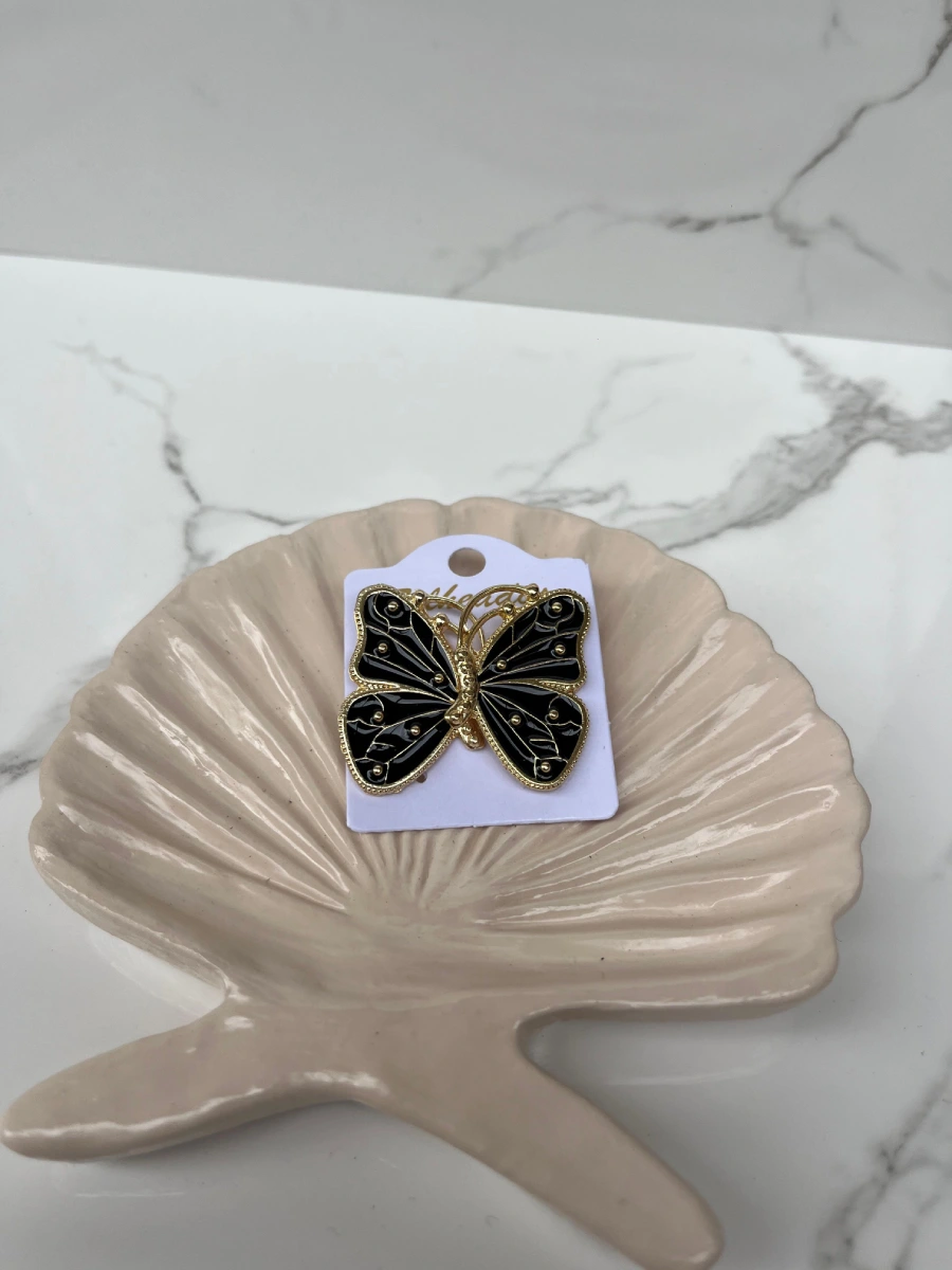 Mariposas negras con antenas