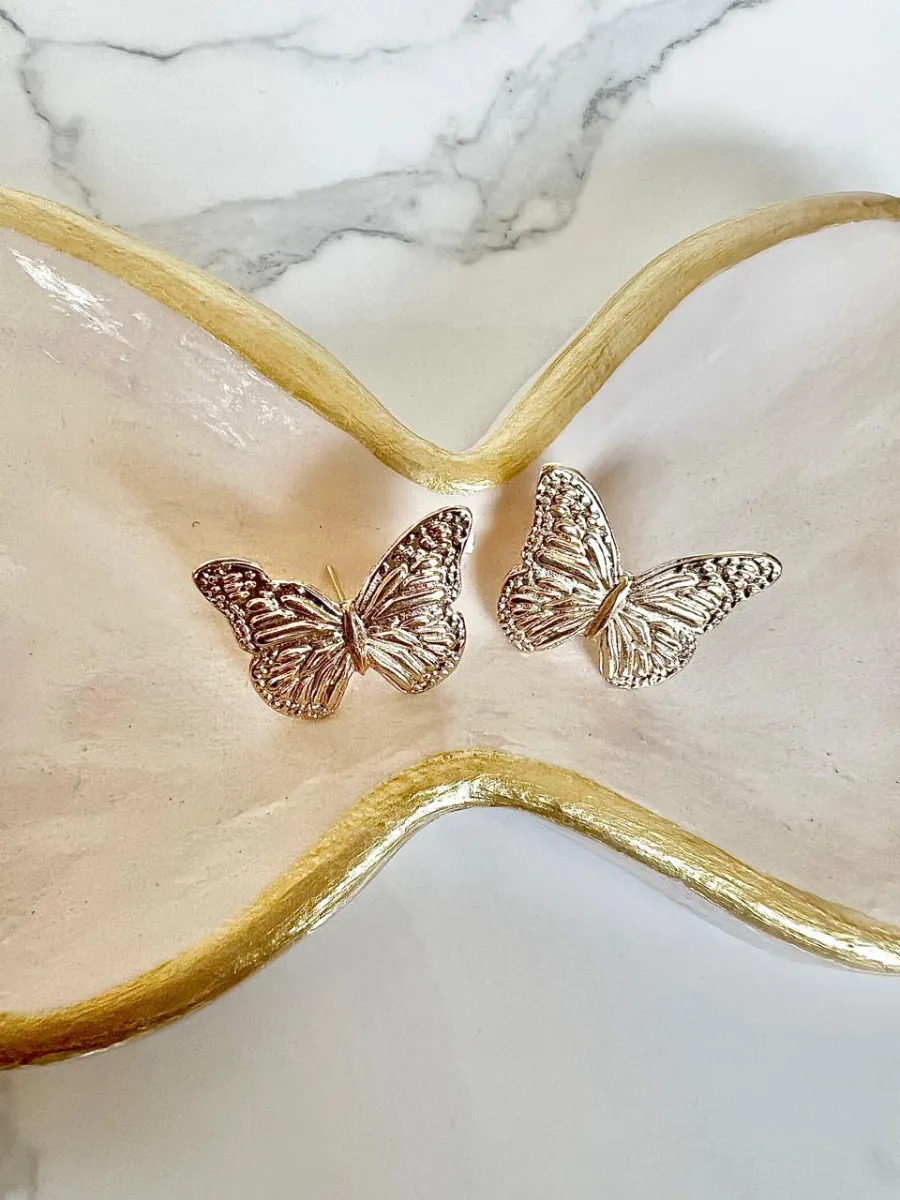 Mariposas pequeñas con detalles doradas