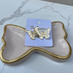Mariposas redondeadas doradas