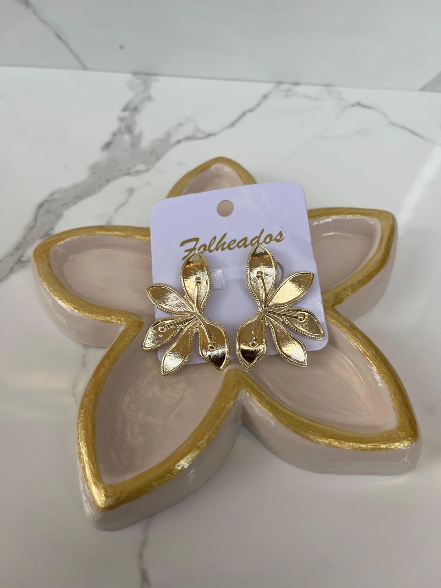 Media flor con tallo dorado