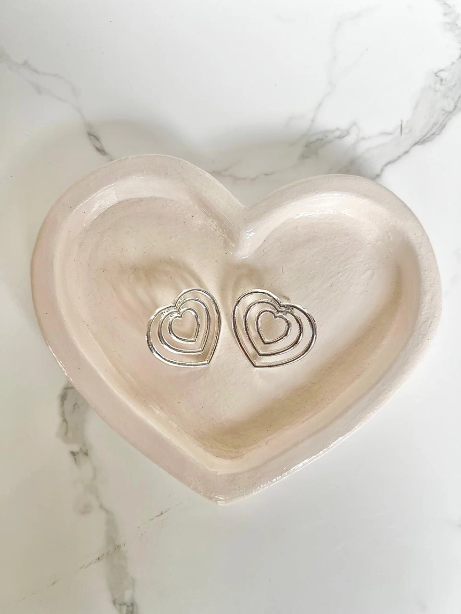 Tres corazones vacíos