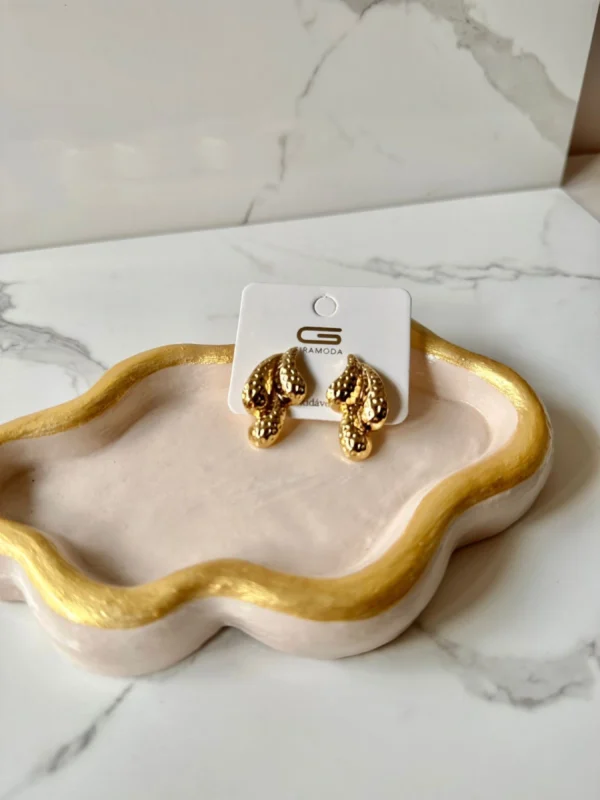 3 gotas con puntitos dorados