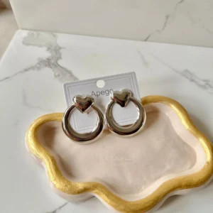Argolla con corazón pequeño plateado