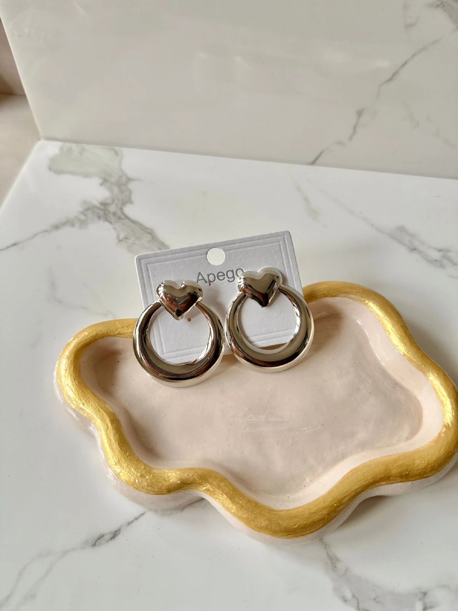 Argolla con corazón pequeño plateado