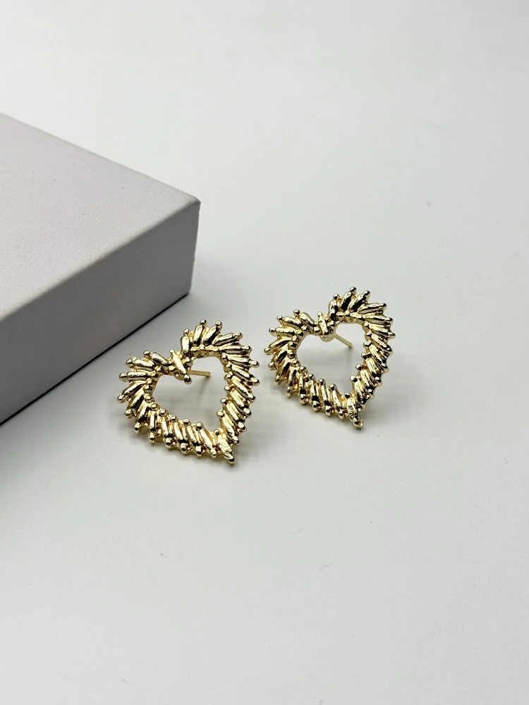 Corazón espinoso dorado