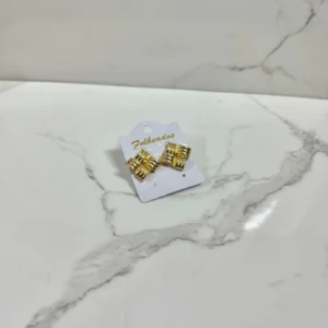 Arete cuadradito con rayas