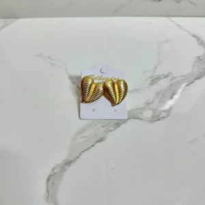 Corazón rayado dorado