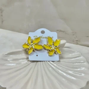 Flor amarilla con estrella dorada