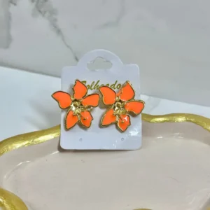 Flor irregular naranja con centro dorado