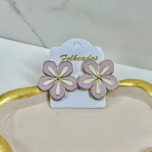 Flor redonda lila suave con blanco