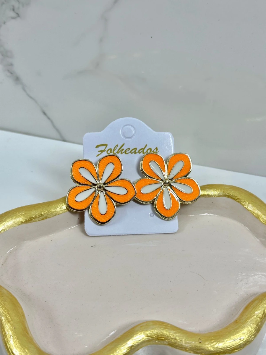 Flor redonda naranja con blanco