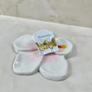 Mariposas con raíz dorado