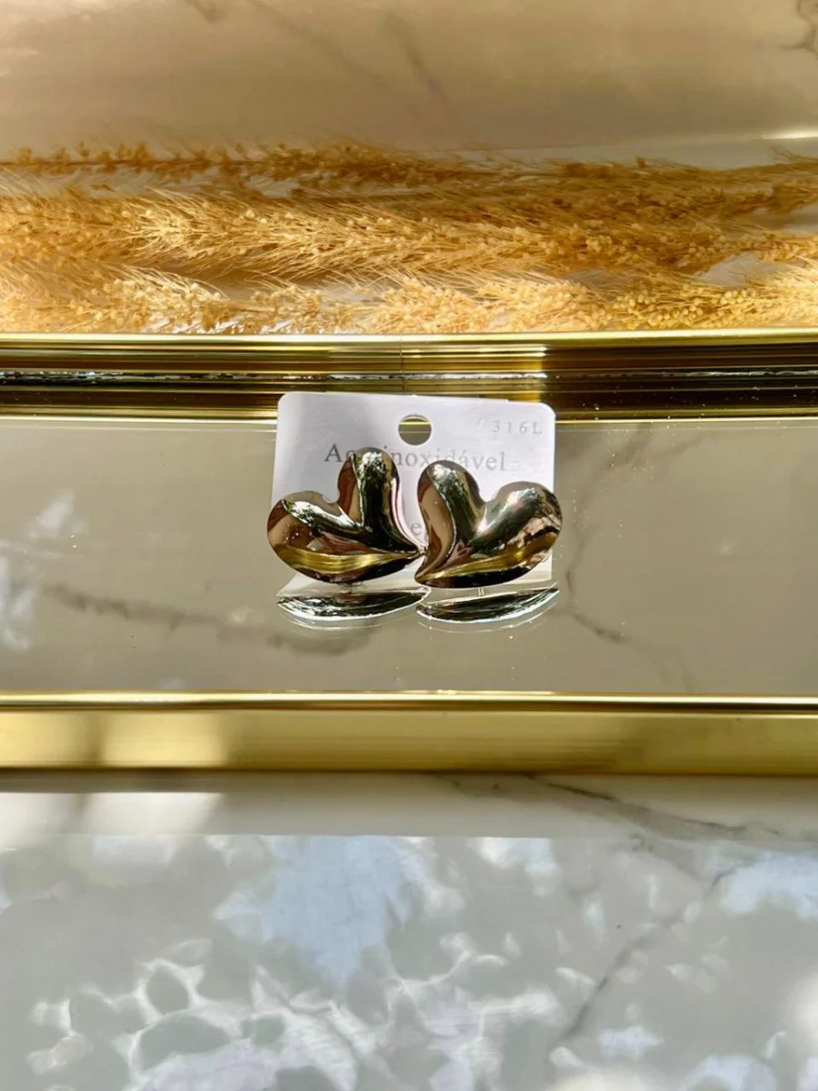 Corazón curvo plateado